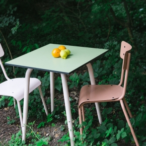 Table de jardin Sun – Uni Vert Tilleul - Pieds Rose Poudré - 65x65